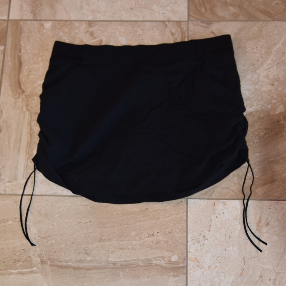 Columbia Black Skort with Adjustable Drawstrings size Xl, extra large